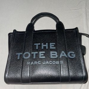 marc jacobs the tote bag small in black leather